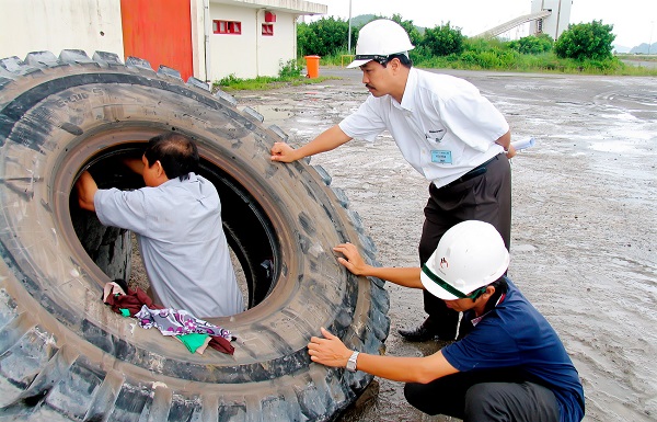 kiểm tra lốp đặc chủng