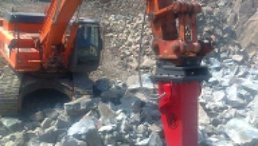 Hydraulic breaker heavyweight